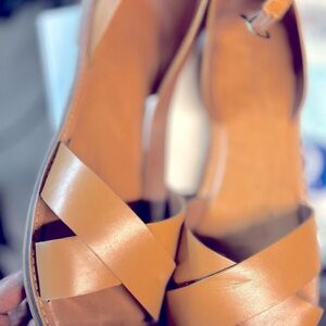 Comfortable brow sandals